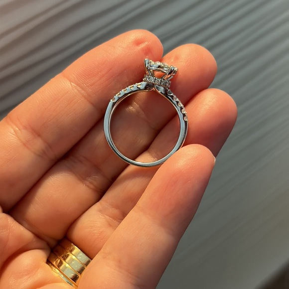 10k solid white gold engagement ring - Picture 7 of 9